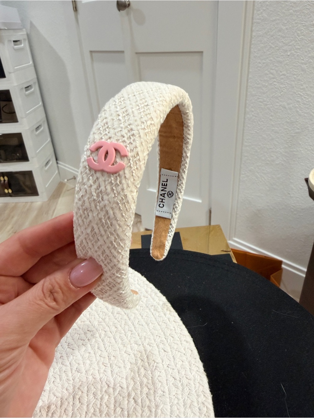 Cream Tweed Headband with Pink Acrylic Logo - NEW - Picture 2 of 9